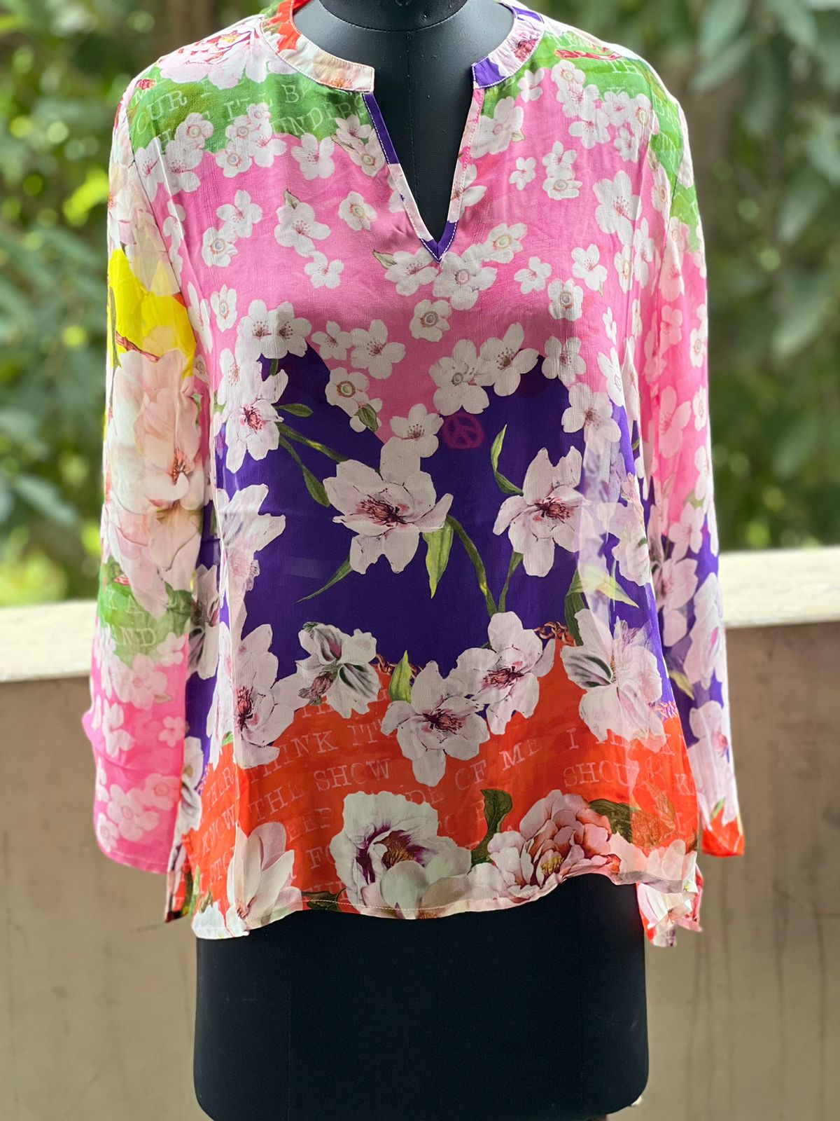 FULL SLEEVES MANDARIN COLLAR DIGITAL PRINT CAMI TOP V NECK LINE